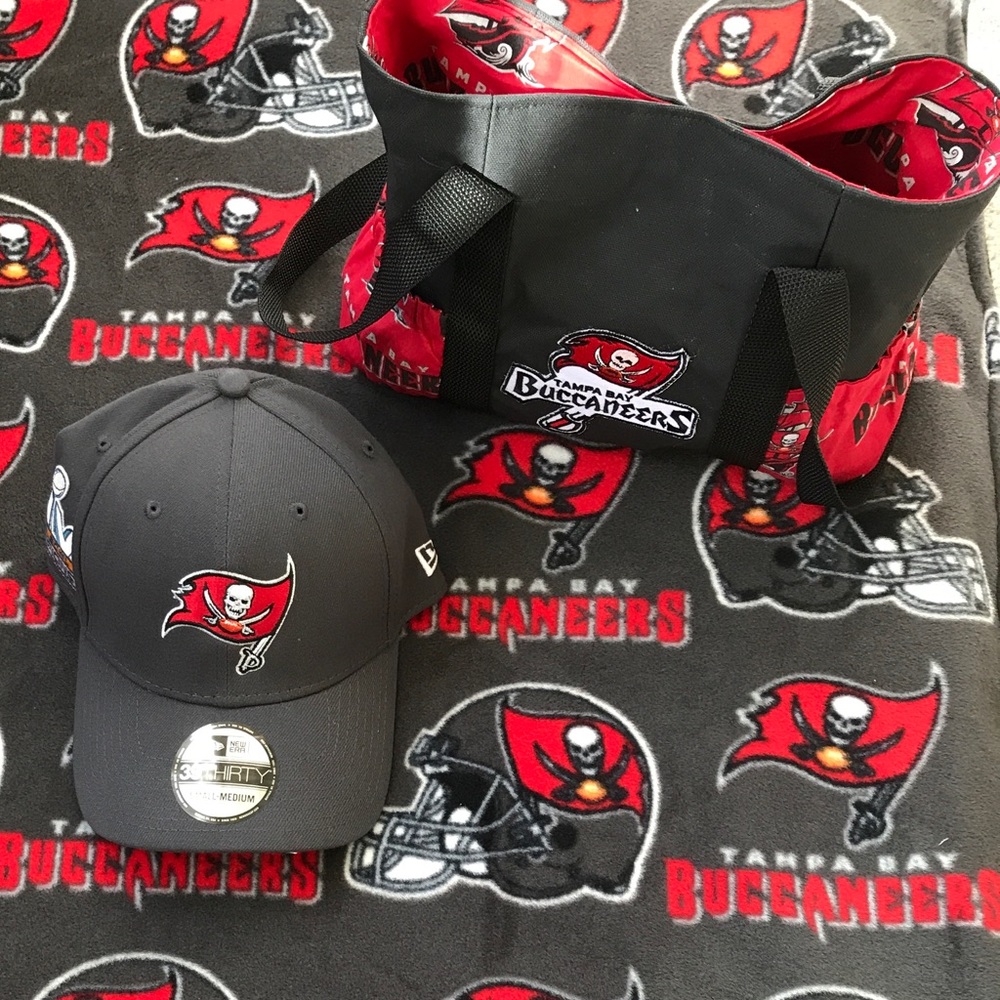 Sports Bag,Cap, and Blanket Bundle - Picture 5 of 5